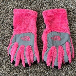 Cute pink gloves. In decent condition.